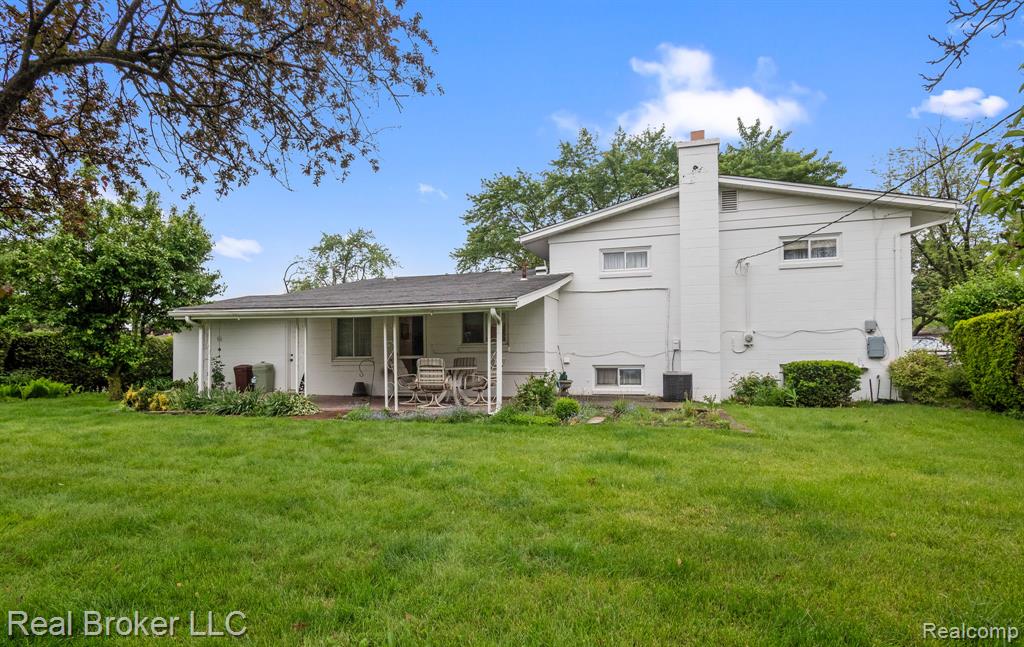 6110 WHITEFIELD Street, Dearborn Heights, MI 48127 — Photo 20