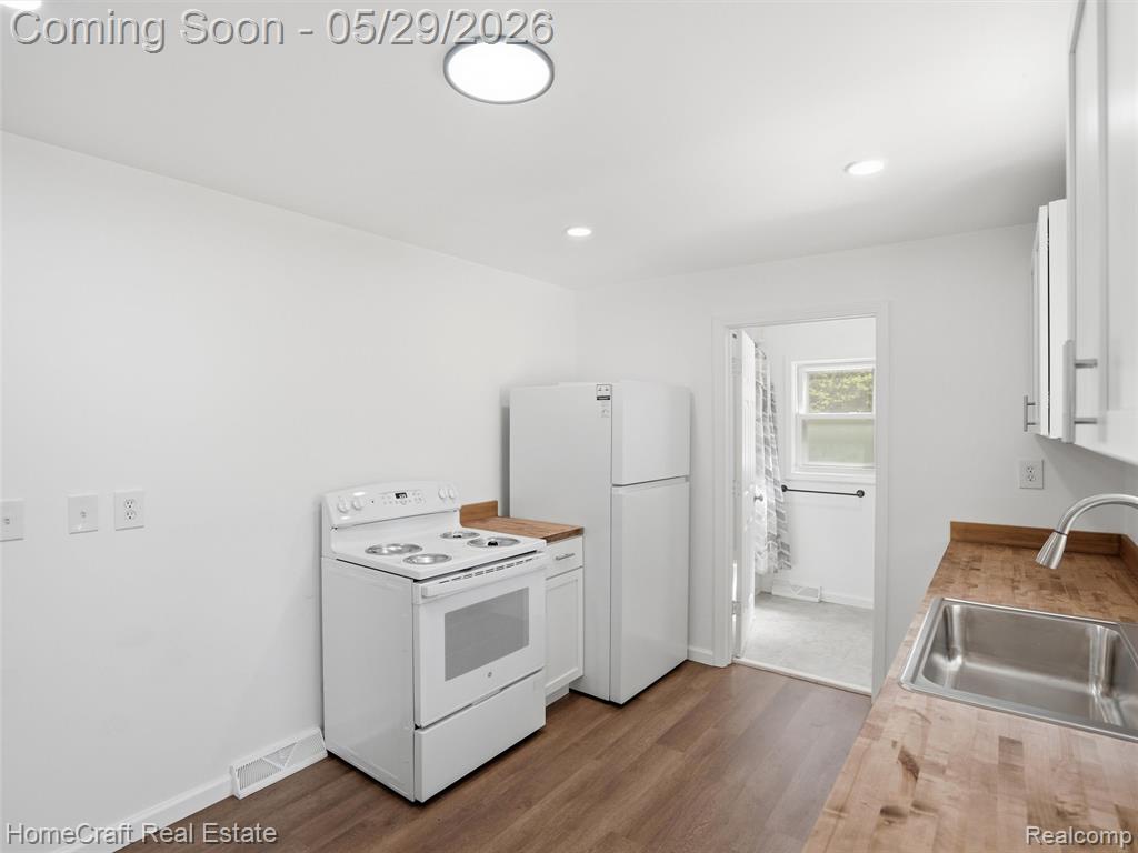 31245 BEVERLY Road, Romulus, MI 48174 — Photo 9