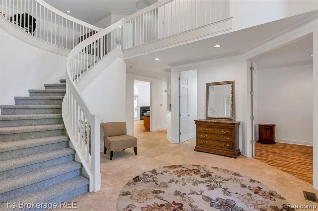 6995 HAWK WOODS Court, West Bloomfield, MI — Photo 5