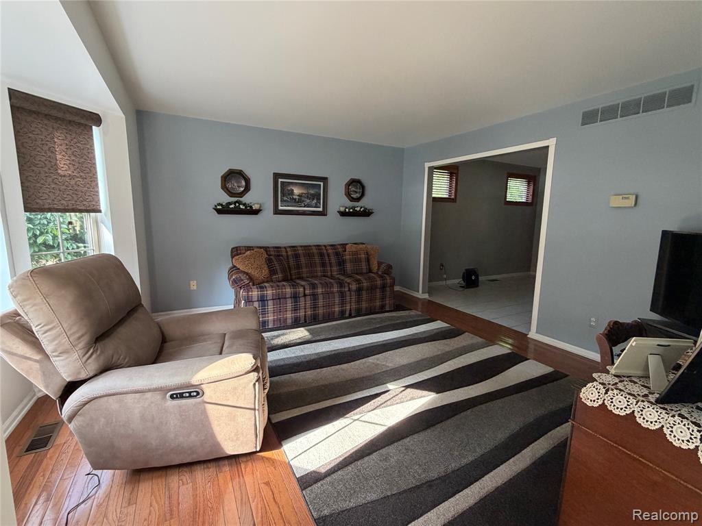 490 Cove View Drive, Waterford, MI 48327 — Photo 17