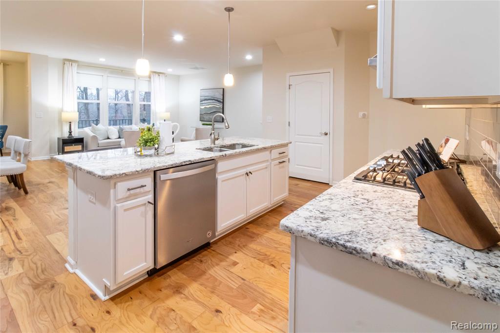 43635 CHANCELLOR LANE, Novi, MI — Photo 8