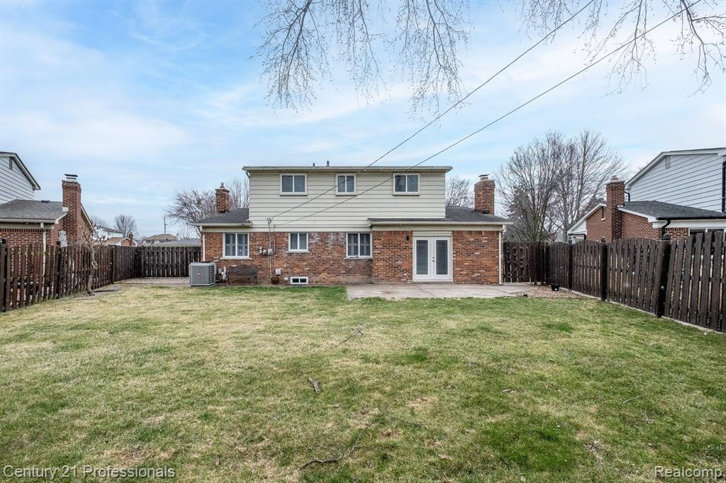 4256 BIEBER Drive, Sterling Heights, MI 48310 — Photo 40