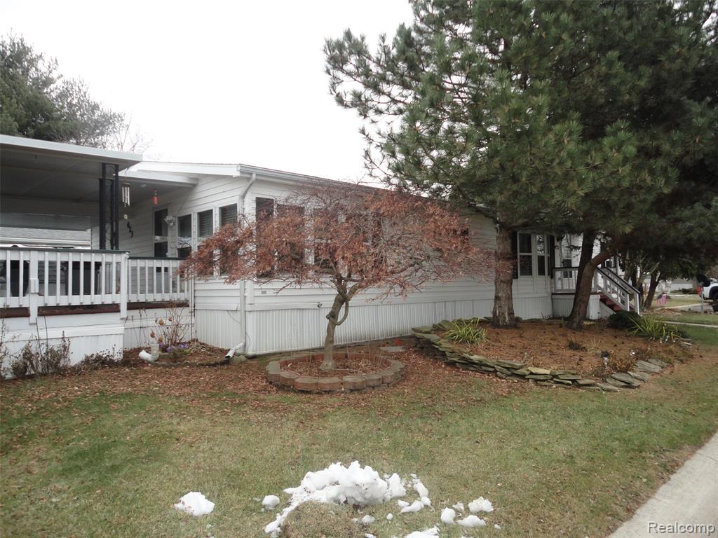 423 Glasgow, Temperance, MI 48182 — front exterior