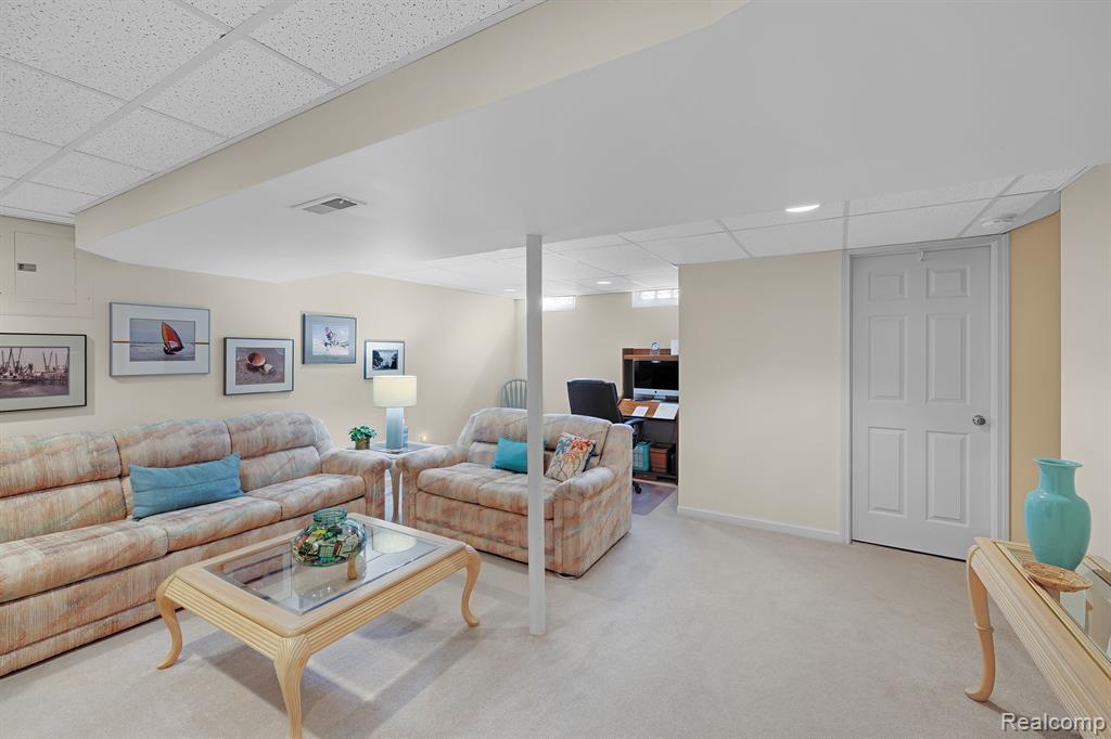 21226 W GLEN HAVEN Circle, Northville, MI 48167 — Photo 23