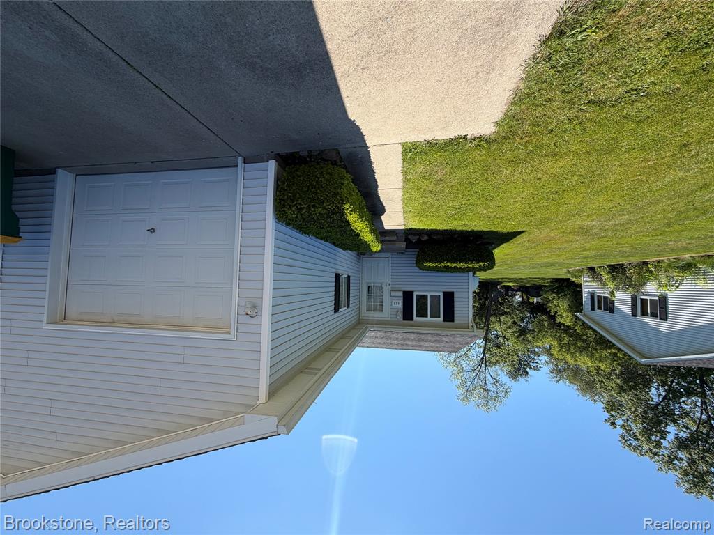 955 S 10th Street, St. Clair, MI 48079 — front exterior