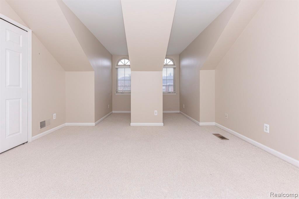7246 Gateway Drive, West Bloomfield, MI — Photo 44