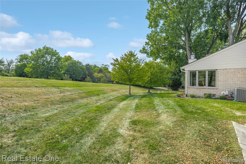 4261 Lakeridge Court, Bloomfield Hills, MI 48302 — Photo 60