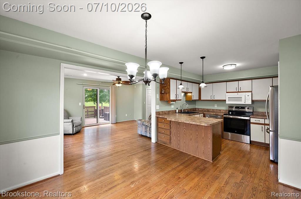 904 Country Club Drive, Saint Clair Shores, MI 48082 — Photo 13