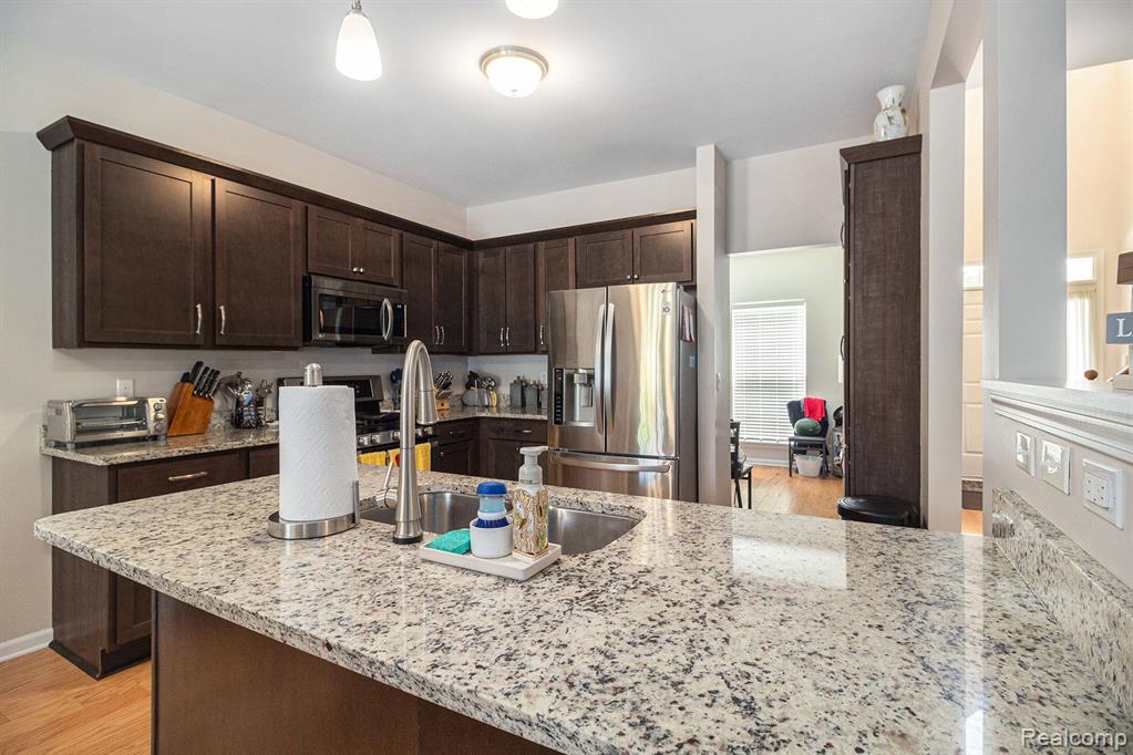 15893 PEBBLEBROOK Drive, Van Buren, MI 48111 — Photo 11