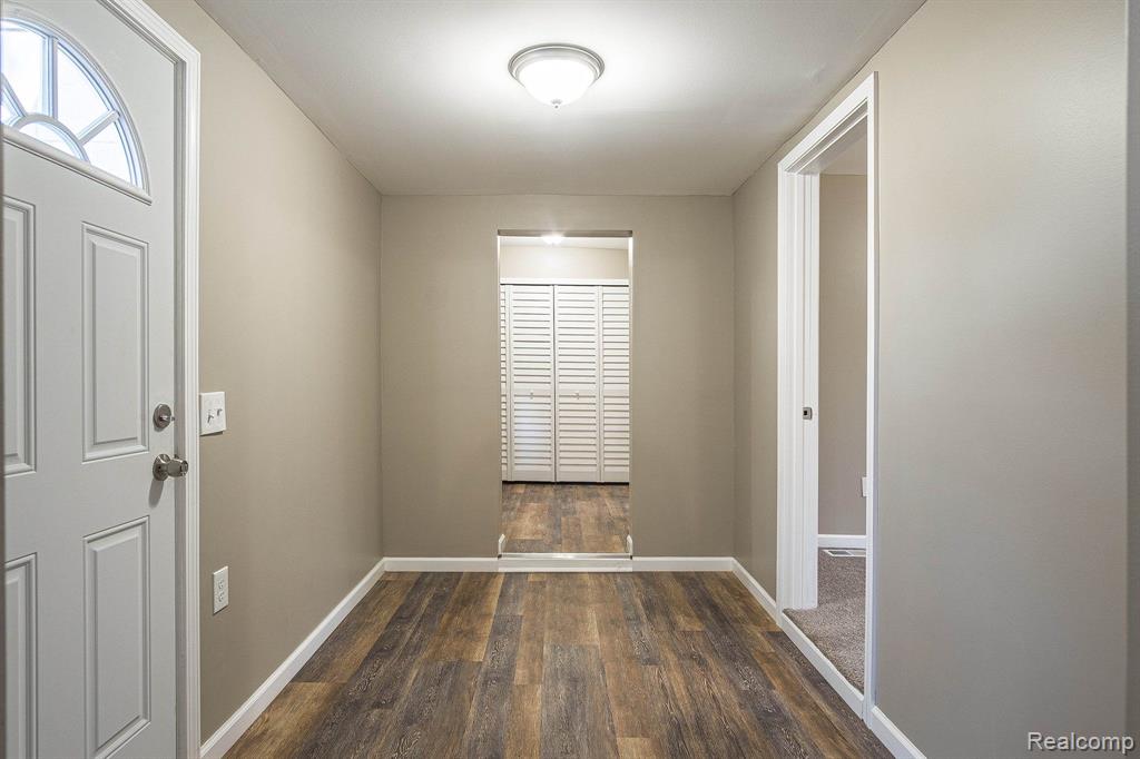 5604 BLACKMOOR Street, Commerce Twp, MI 48382 — Photo 17