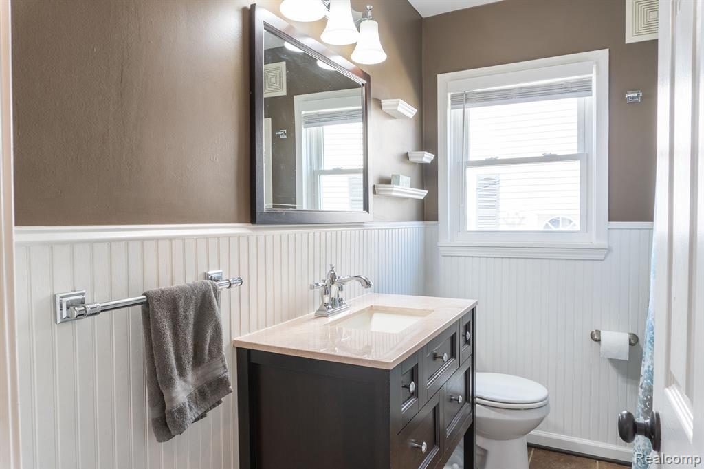405 N MINERVA Avenue, Royal Oak, MI 48067 — Photo 15