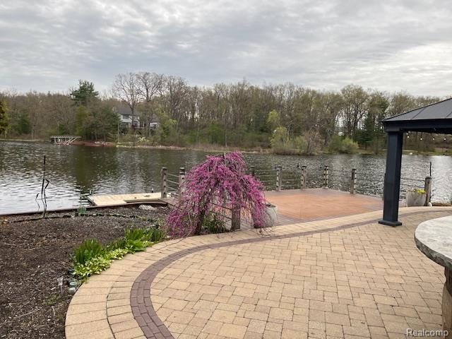 472 Shorewood Court, Lake Orion, MI 48362 — Photo 19