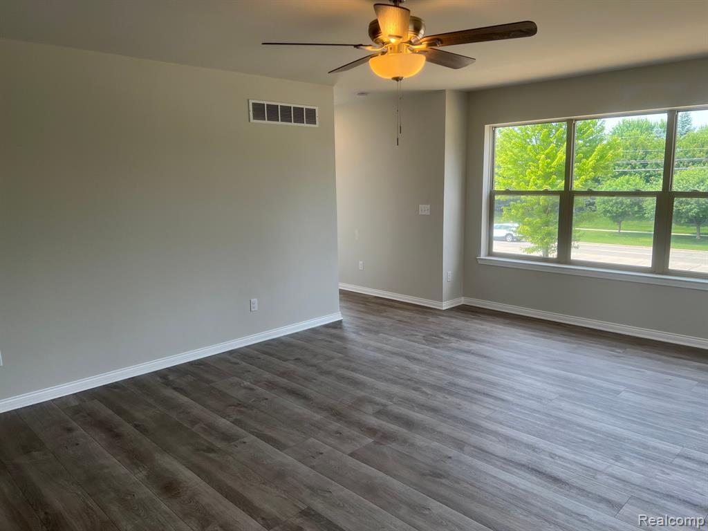 4128 SECLUDED PINES DR, Sterling Heights, MI 48314 — Photo 16