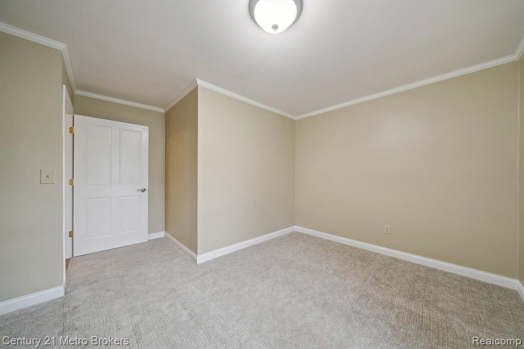 6452 E MAPLE Avenue, Grand Blanc, MI 48439 — Photo 26