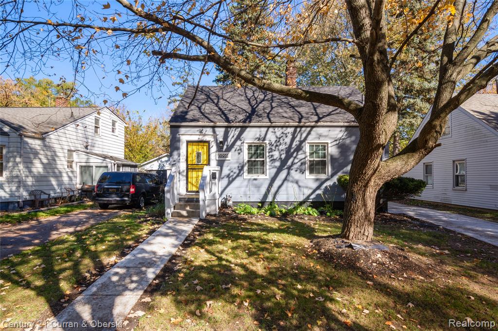 18933 Kenosha Street, Harper Woods, MI 48225 — front exterior