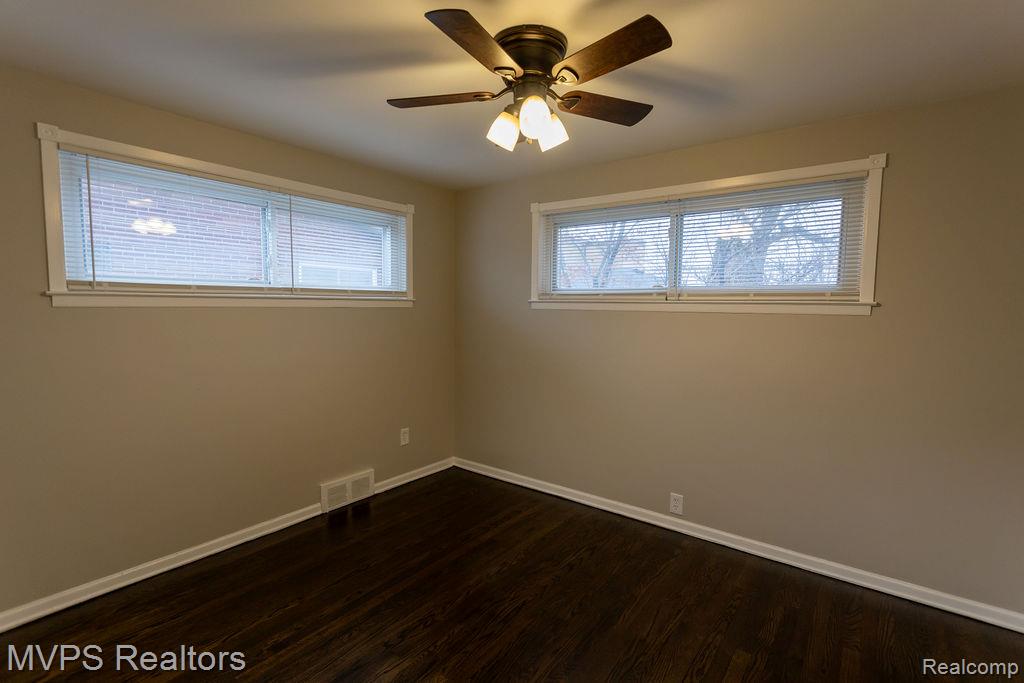 20946 Littlestone Road, Harper Woods, MI 48225 — Photo 7