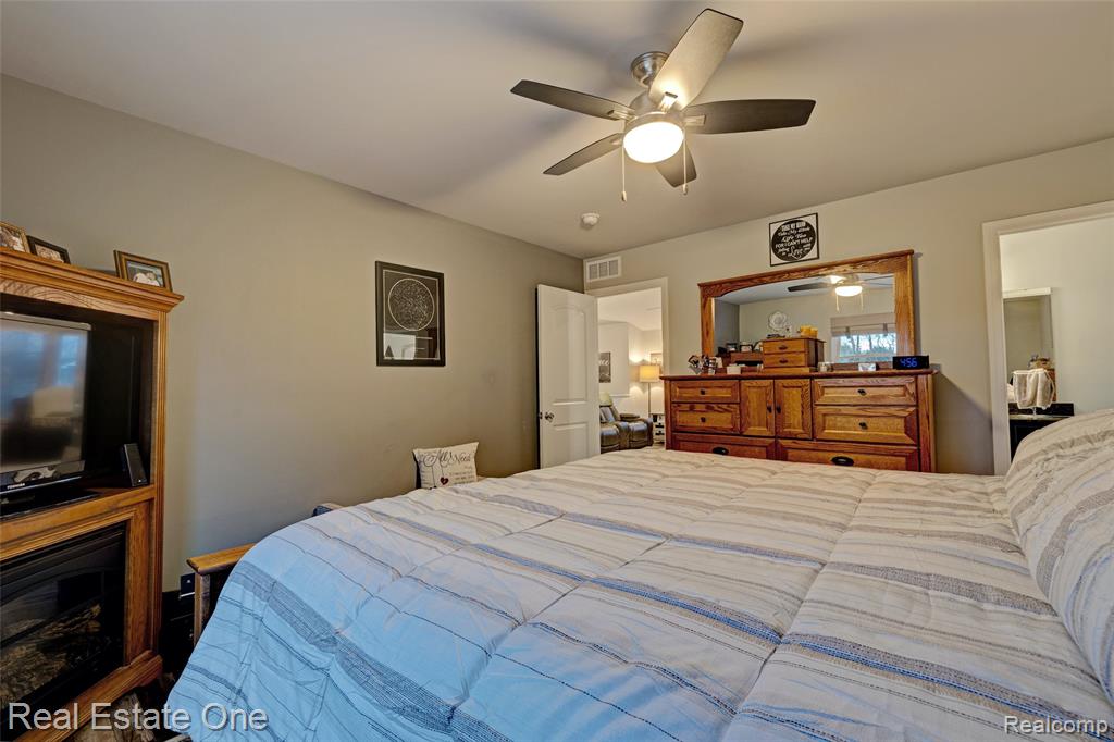 4316 Pebble Creek Boulevard, Grand Blanc, MI 48439 — Photo 25