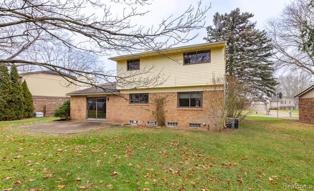 5285 WOODCREEK Trail, Clarkston, MI — Photo 45