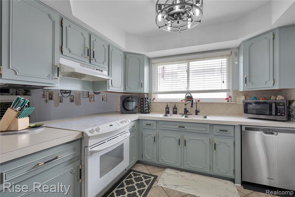 5407 Fairview Drive, Grand Blanc, MI 48439 — Photo 6