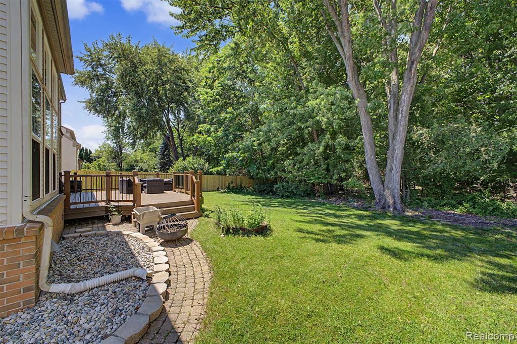 8179 Creekside Drive, Westland, MI — Photo 34