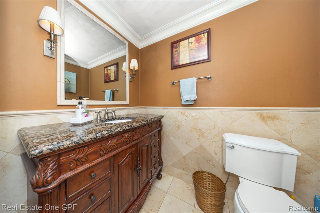 6 ELMSLEIGH Lane, Grosse Pointe, MI 48230 — Photo 21