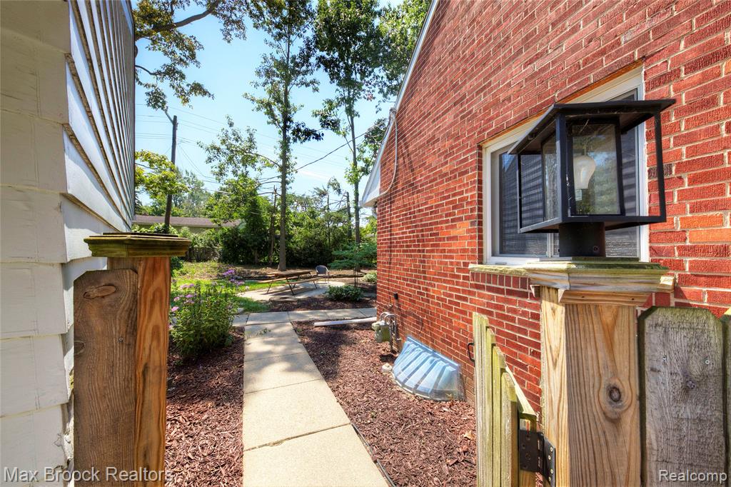 1827 Coronada Street, Ann Arbor, MI 48103 — Photo 65