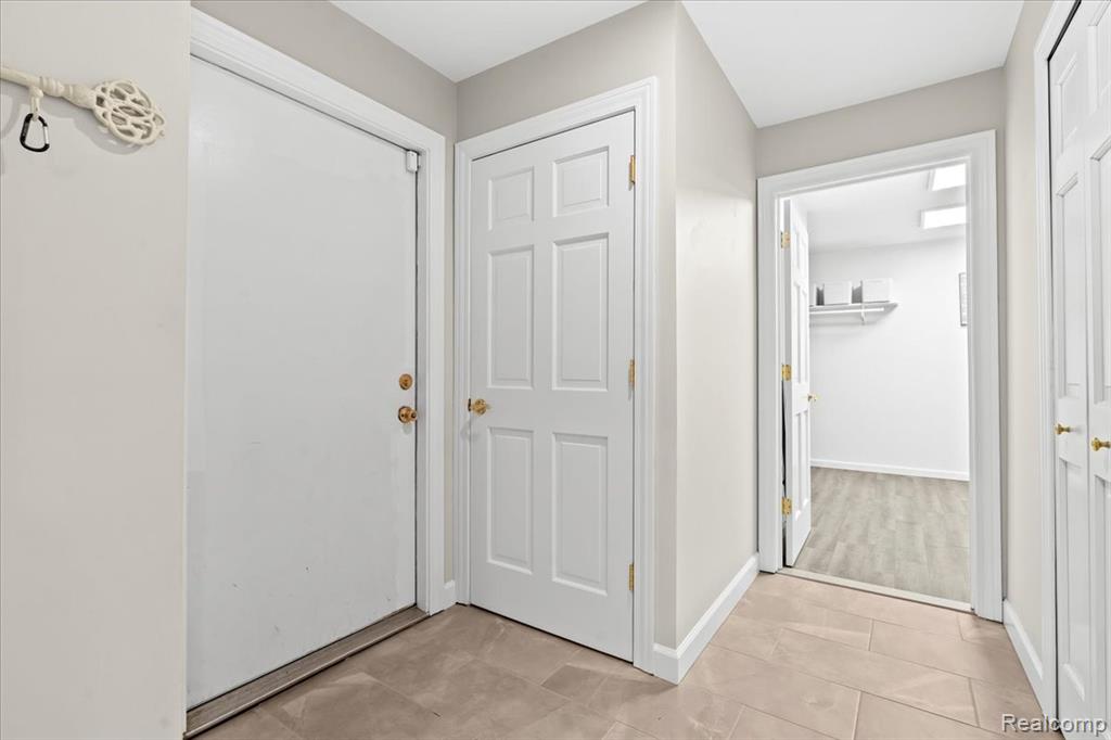 6678 Johnathon, Troy, MI 48098 — Photo 20