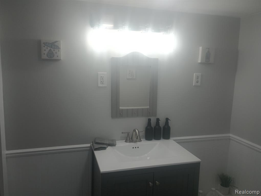 986 Pine Road, Bay City, MI 48706 — Photo 4
