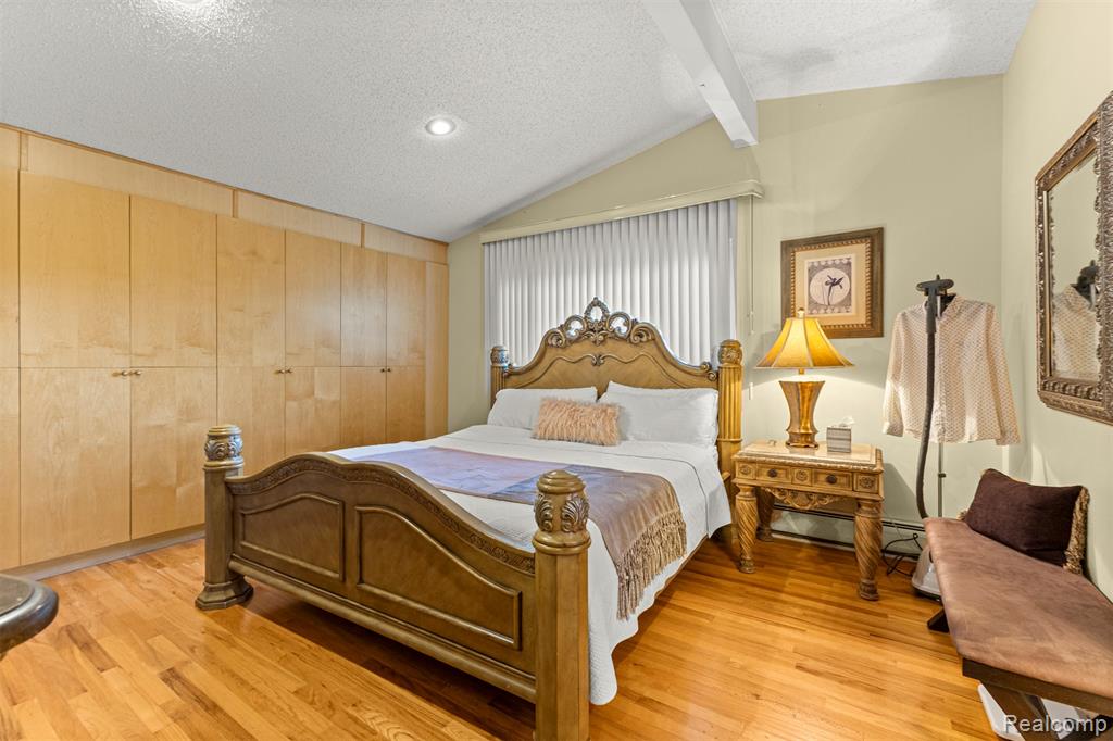 5589 Pembury, West Bloomfield, MI — Photo 29