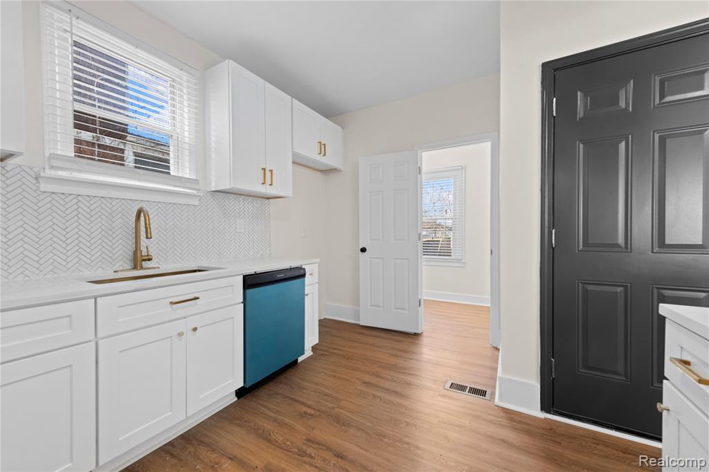 15887 Robson Street, Detroit, MI 48227 — Photo 24