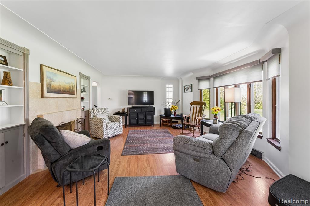 6214 Hugh Street, Burton, MI 48509 — Photo 24