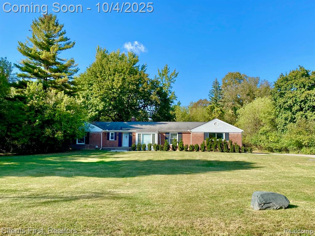 6040 OLD ORCHARD Drive, Bloomfield Hills, MI — front exterior