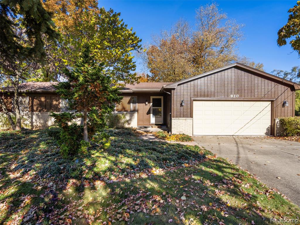 920 Grace Avenue, Rochester Hills, MI 48307 — front exterior