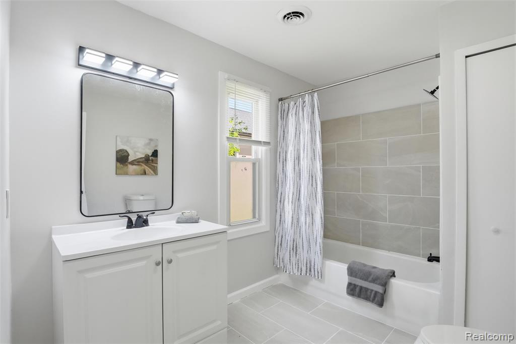 22401 Monterey Drive, Woodhaven, MI 48183 — Photo 23
