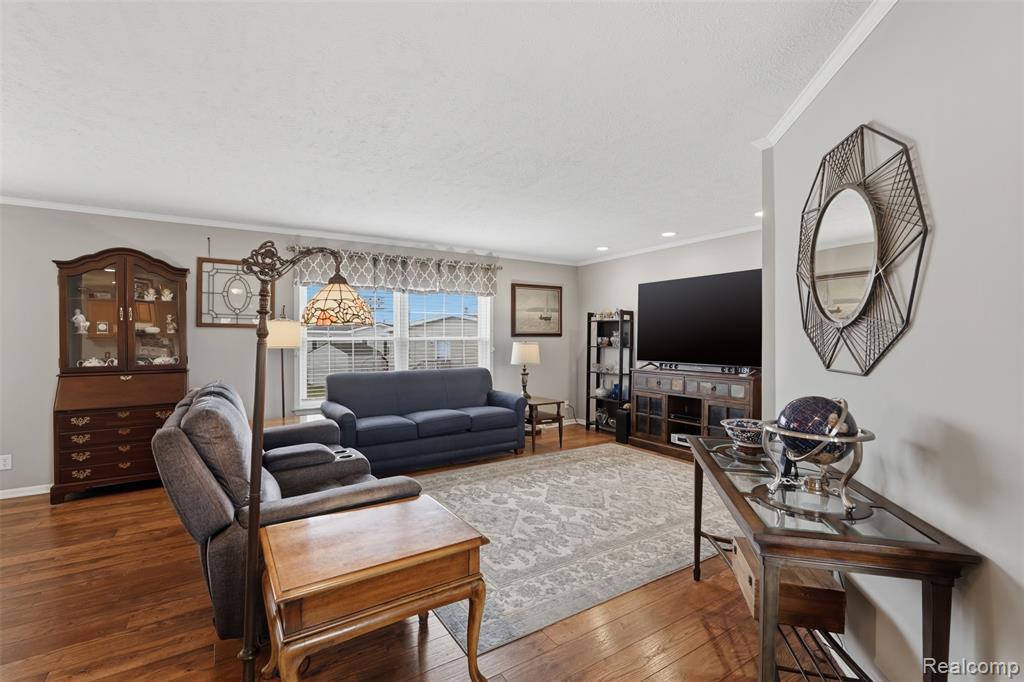 11186 Chestnut Hill Court, South Lyon, MI 48178 — Photo 5