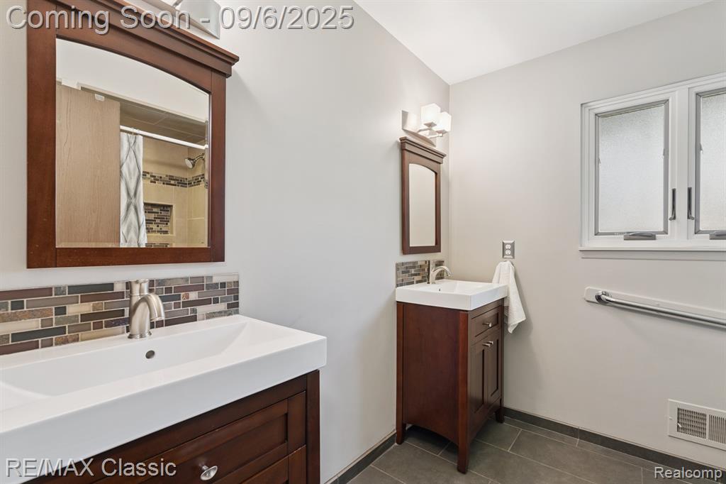 806 Abbey Lane, Milford, MI 48381 — Photo 23