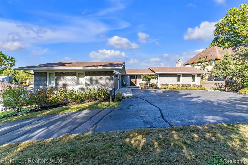 7660 Maceday Lake Road, Waterford, MI 48329 — Photo 4