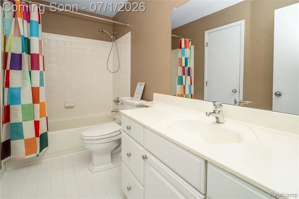 5441 Langlewood Drive, West Bloomfield, MI — Photo 39