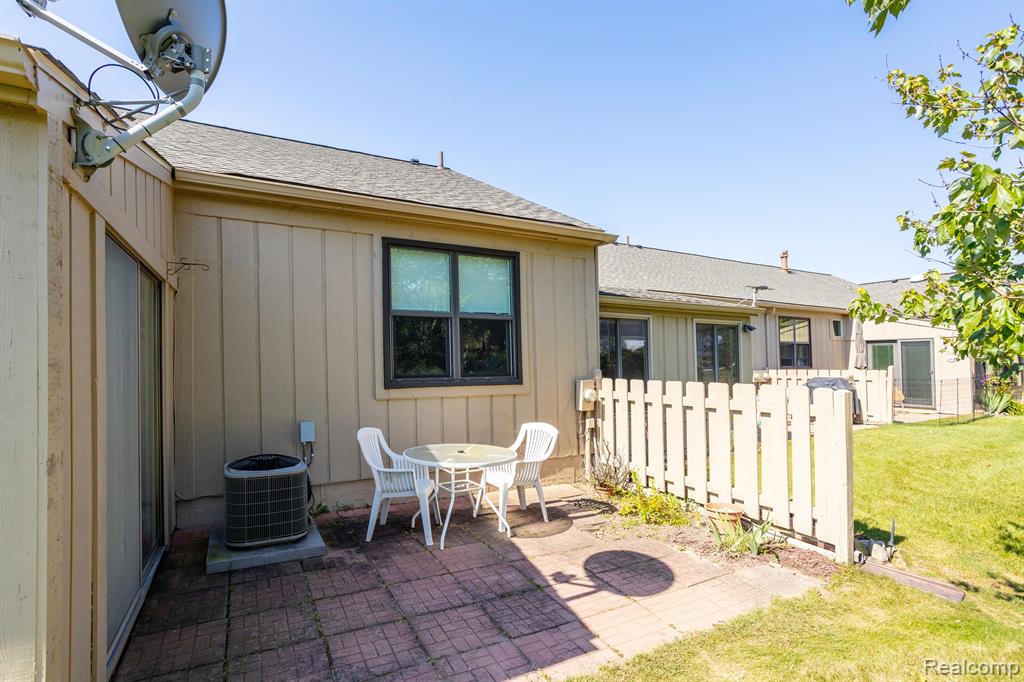 9871 Cambridge Court, South Lyon, MI 48178 — Photo 30
