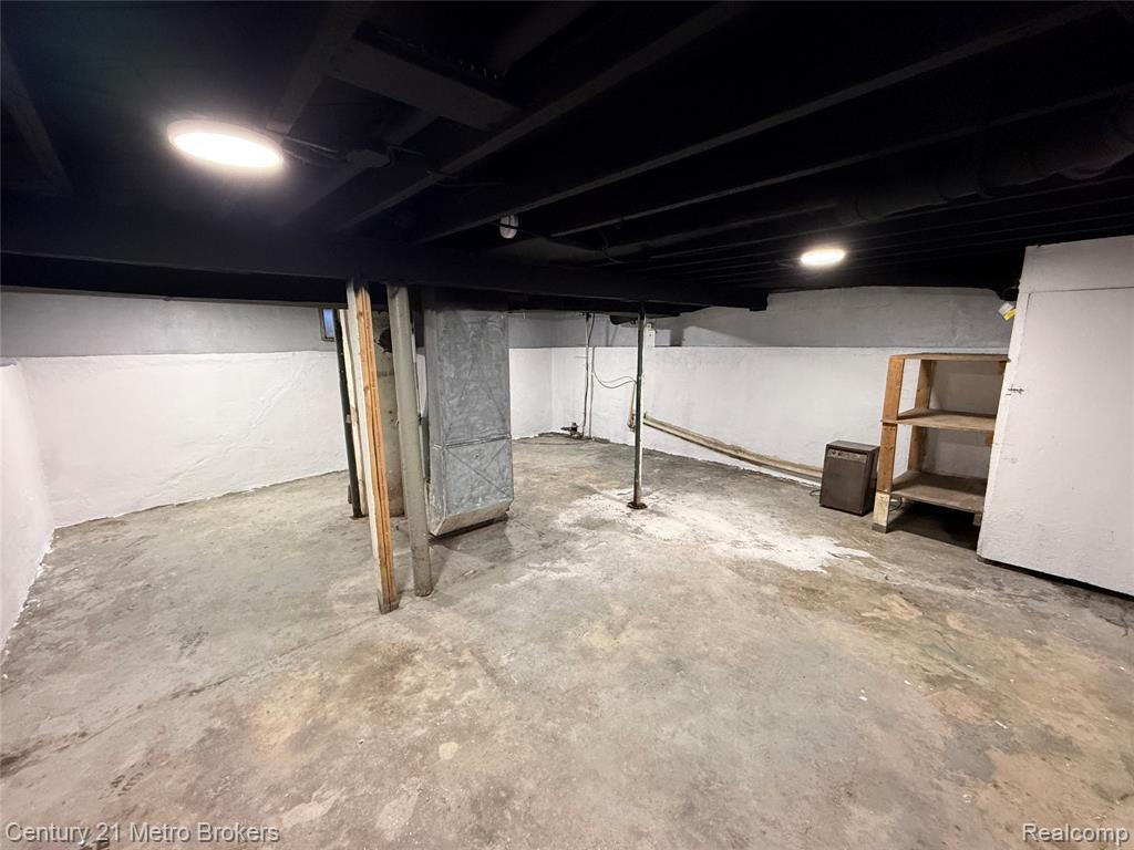 2098 E Scottwood Avenue, Burton, MI 48529 — Photo 12