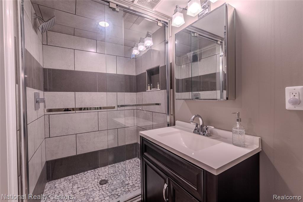 4760 Red Maple Drive, Warren, MI 48092 — Photo 27