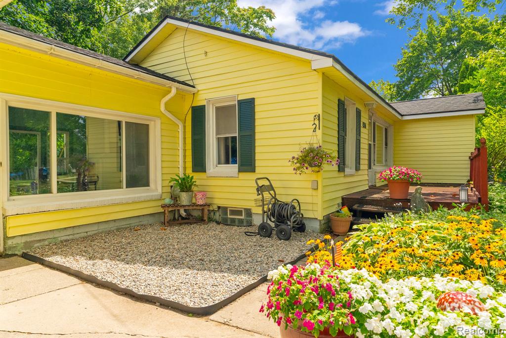 4350 Lessing Avenue, Waterford, MI 48329 — Photo 2