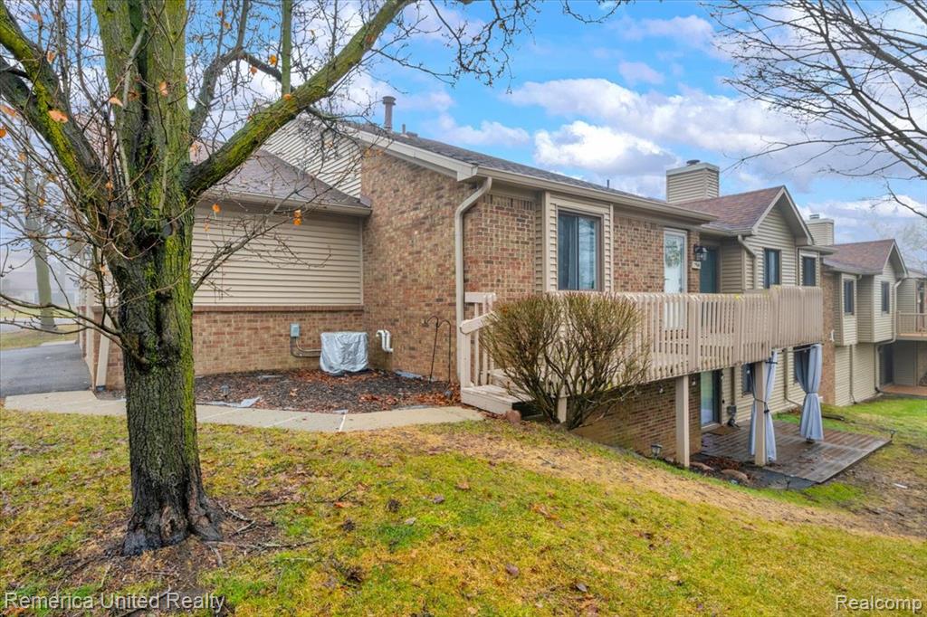 7968 Lawrence, West Bloomfield, MI — Photo 4