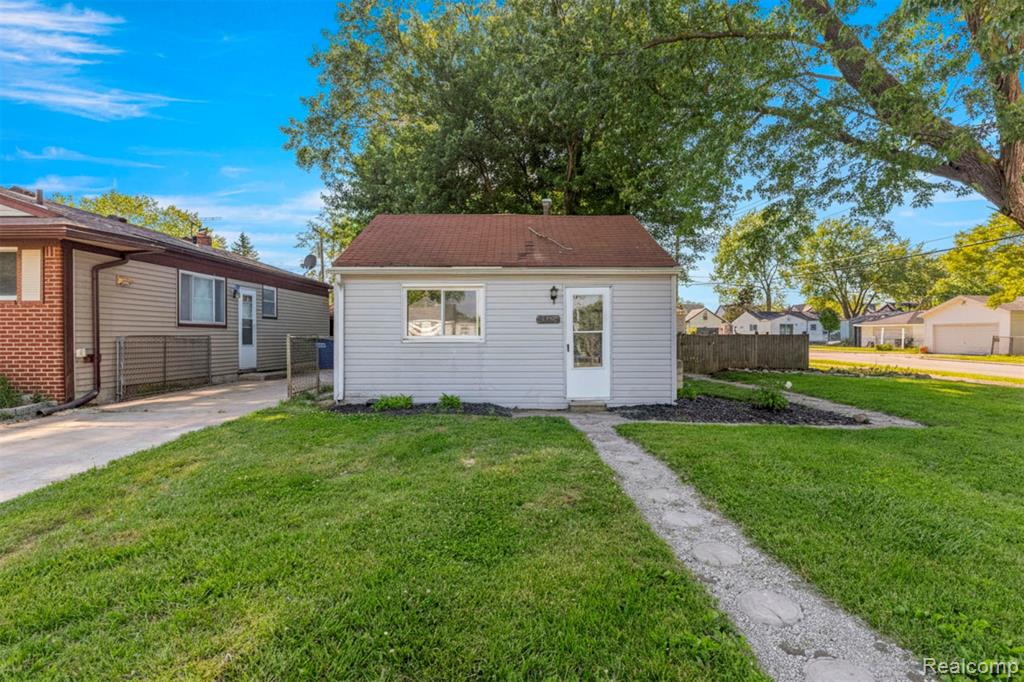 8279 Hugh Street, Westland, MI — Photo 2