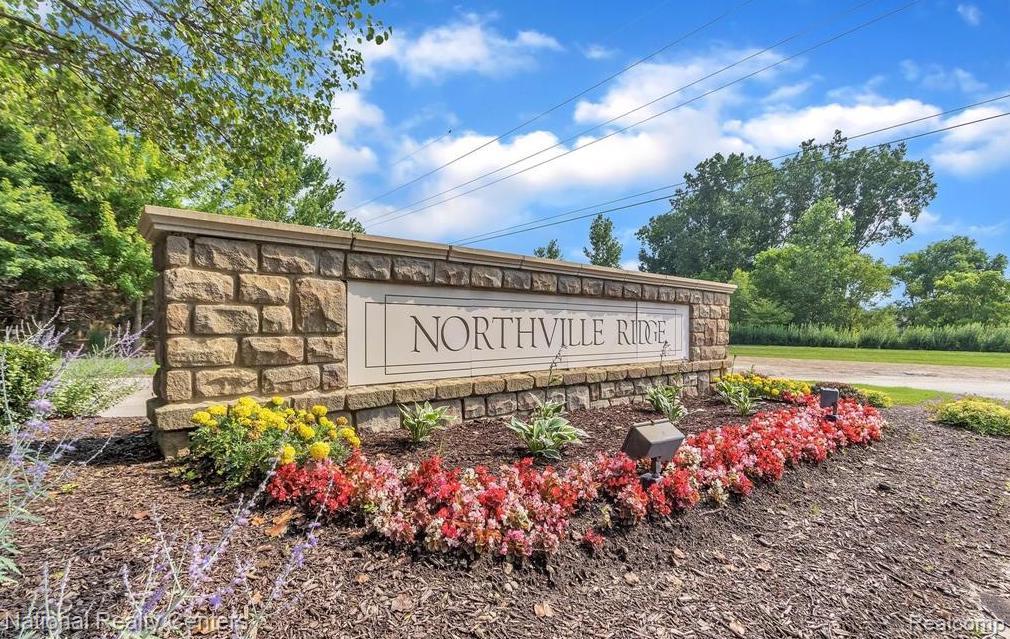 16707 CARRIAGE Way, Northville, MI 48168 — Photo 4