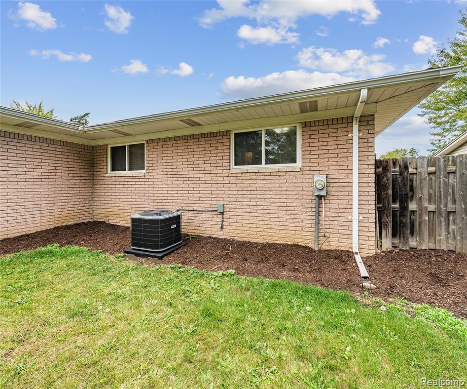 7330 Pointe Drive, Canton, MI 48187 — Photo 45