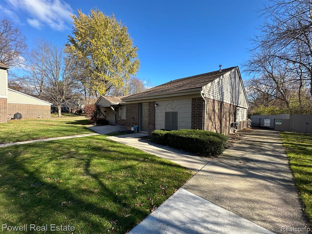 27129 FARMBROOK VILLA Drive, Southfield, MI 48034 — Photo 31