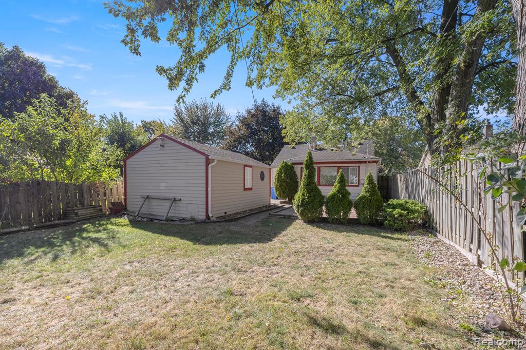 5101 CLIPPERT Street, Dearborn Heights, MI 48125 — Photo 31