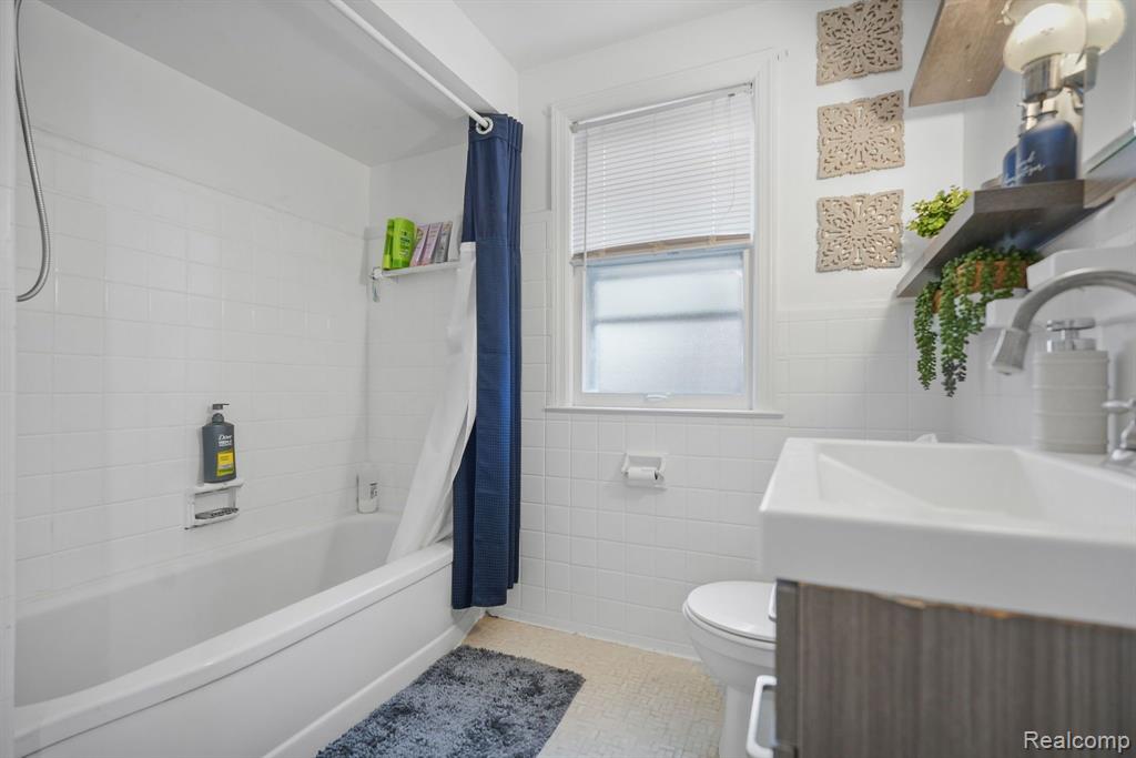 5270 LANNOO Street, Grosse Pointe, MI 48236 — Photo 14