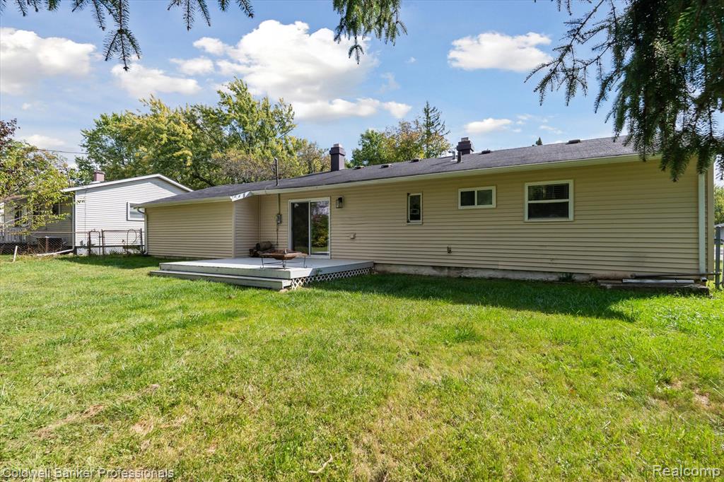 6314 Woodsdale Drive, Grand Blanc, MI 48439 — Photo 33